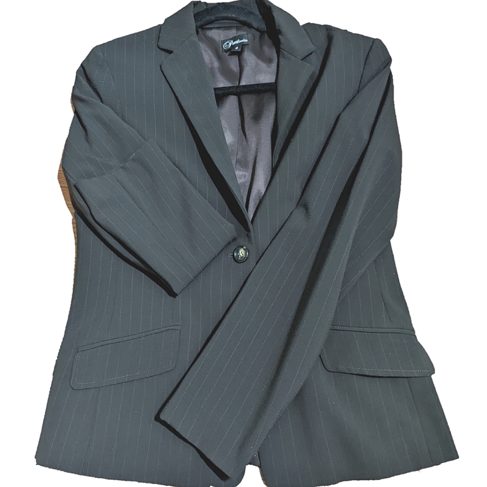Women's Panticular pin striped chocolate brown blazer
